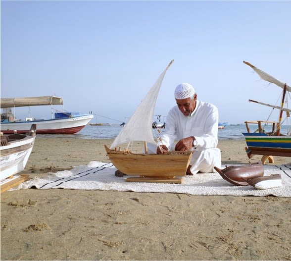 Arts & craft boat-building in Umluj.